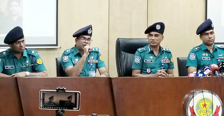 'awami league will get a reward of 5,000 taka if caught', says dmp