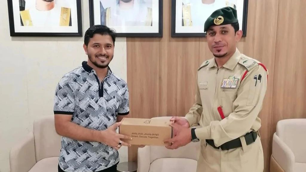 British couple's bag returned, bangladeshi man honored in dubai