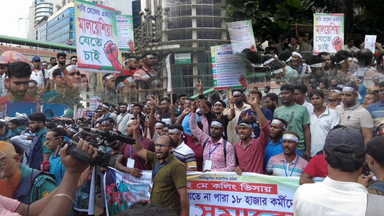 Protest by those seeking to travel to malaysia at caravan bazaar