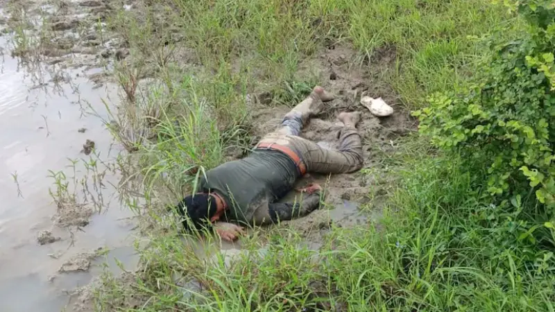 The police were going to pick up the body, when suddenly the dead man stood up!