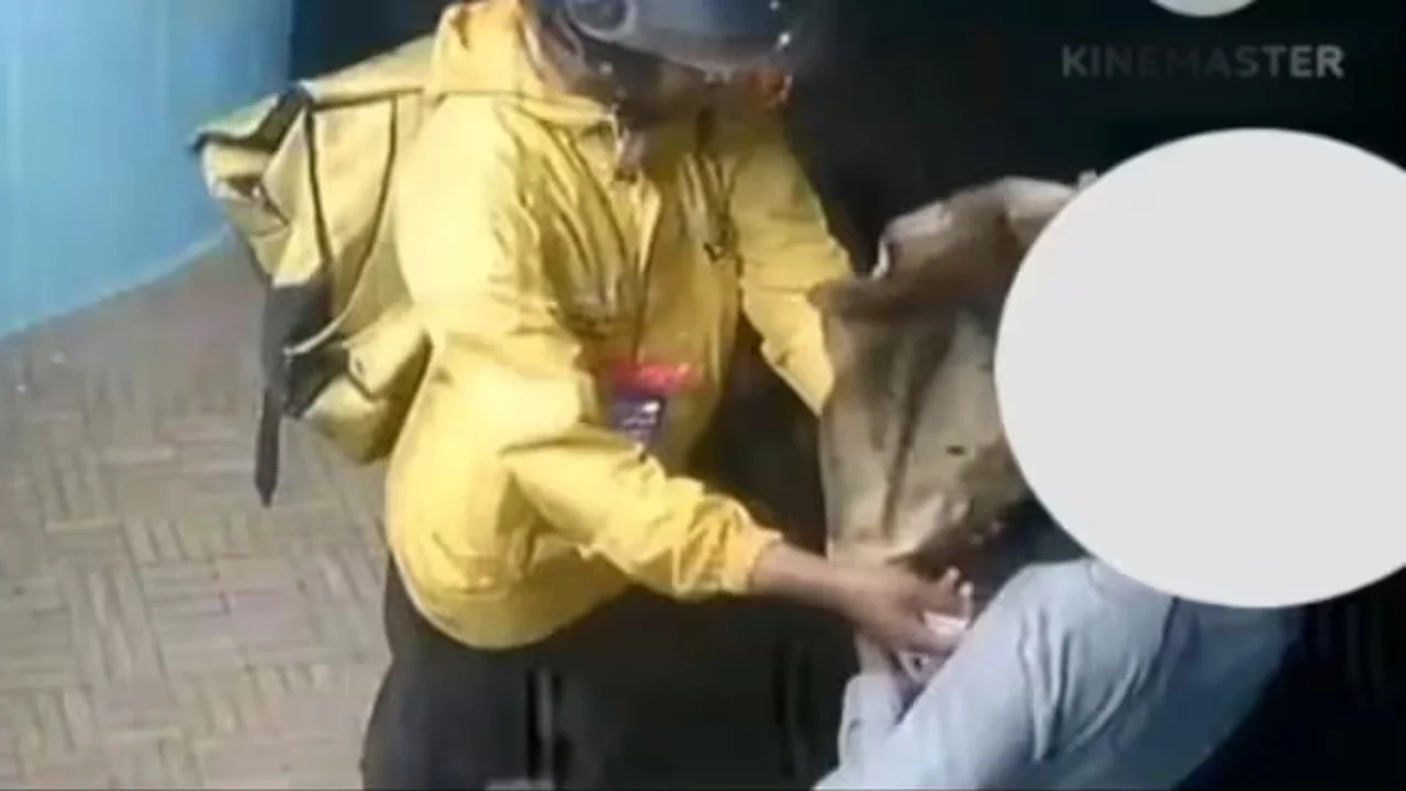 Delivery man intentionally touches woman while delivering goods (video)