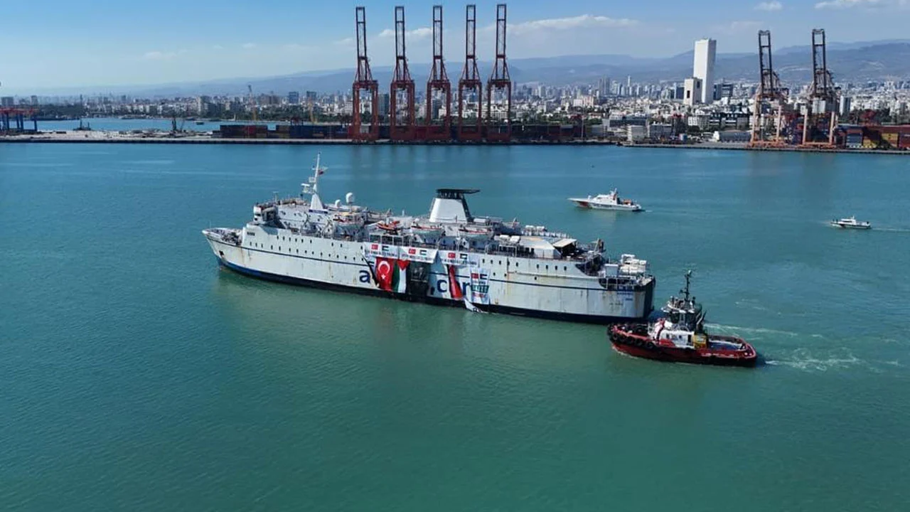Huge turkish ship carrying 900 tons of food for gaza