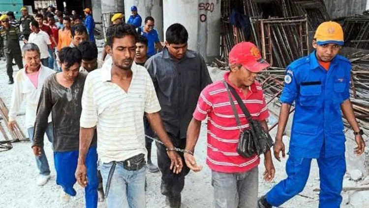 Hundreds of bangladeshis unemployed in maldives due to free visa trap