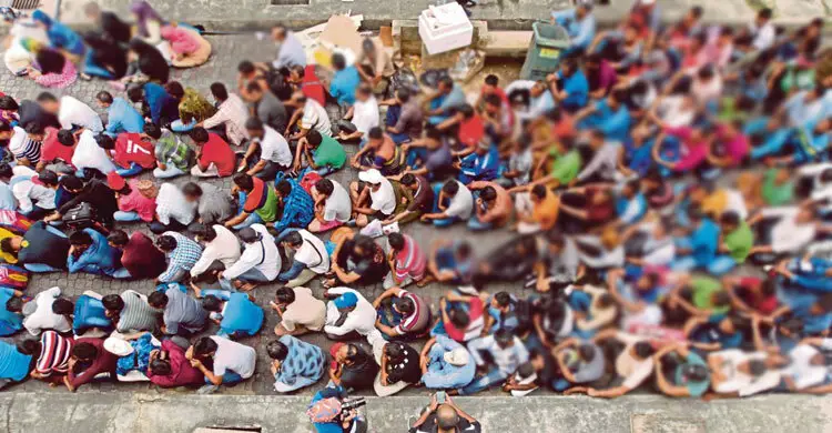 Long queue of illegal immigrants returning home from malaysia