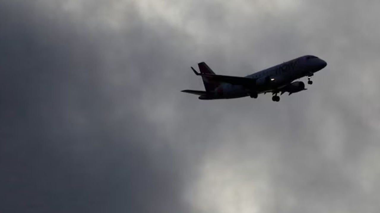 Plane crashes in australia at 7am