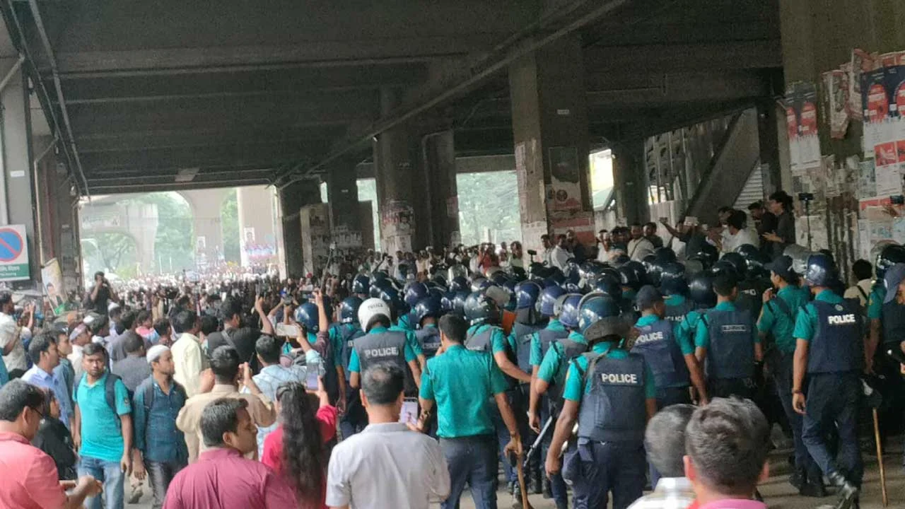 Tensions rise over sound grenade, teachers move from press club to shaheed minar