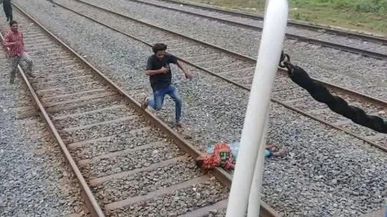 Train 20251029170737