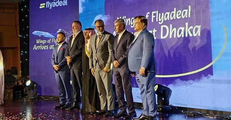 Whose pockets are the additional fares of low cost airlines, asks advisor