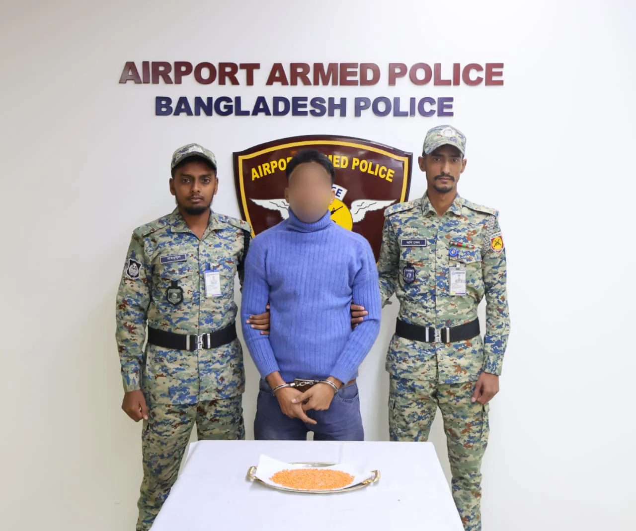 Passenger arrested with 969 pieces of Yaba at Dhaka airport
