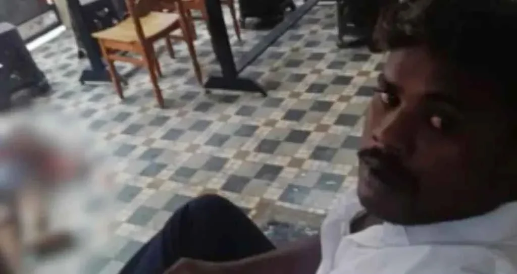 Selfie with the body after killing his wife