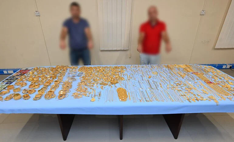 Two European tourists arrested for RO1mn jewellery theft in Muscat