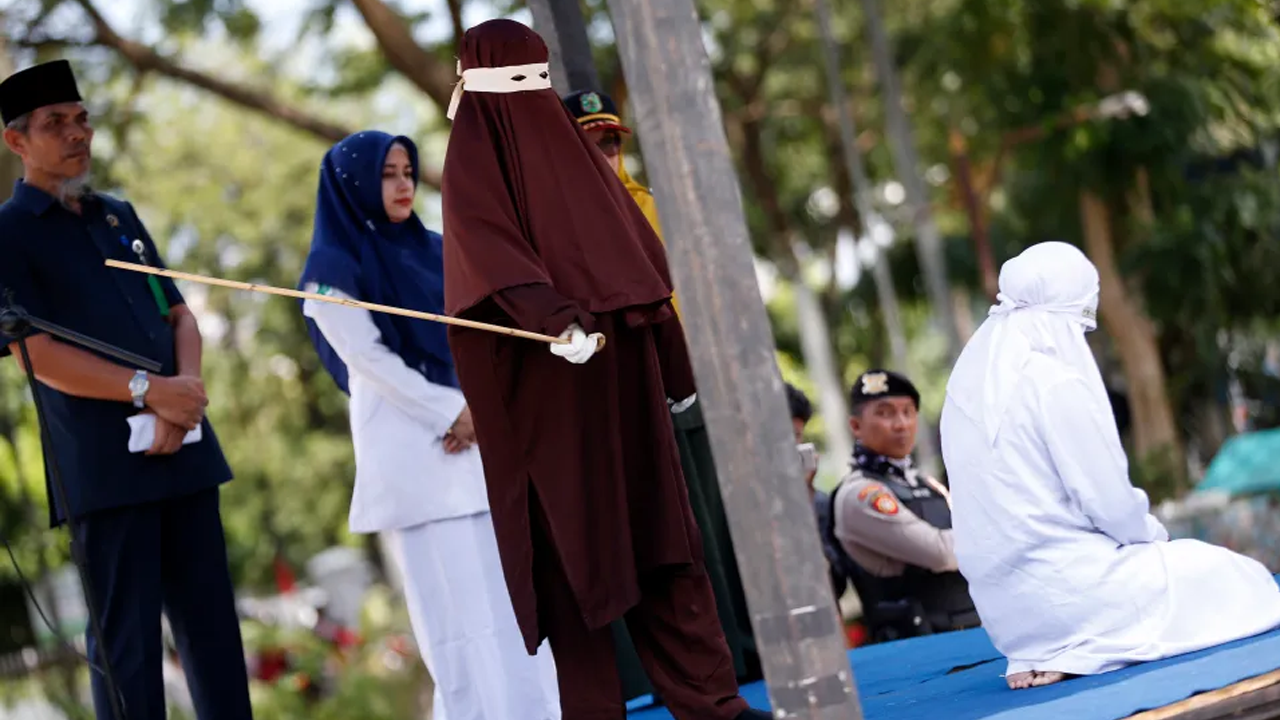 140 lashes for lover and girlfriend for having sex before marriage