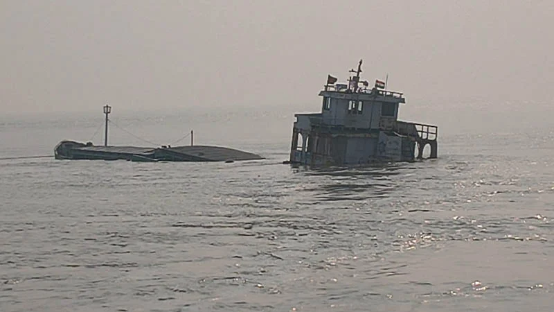 Bangladeshi ship sinks in India, 12 sailors rescued