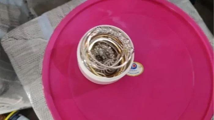 Dubai expatriate detained with gold worth Tk 2.1 million at airport