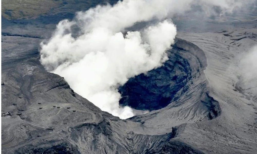 Tourist helicopter goes missing near volcano