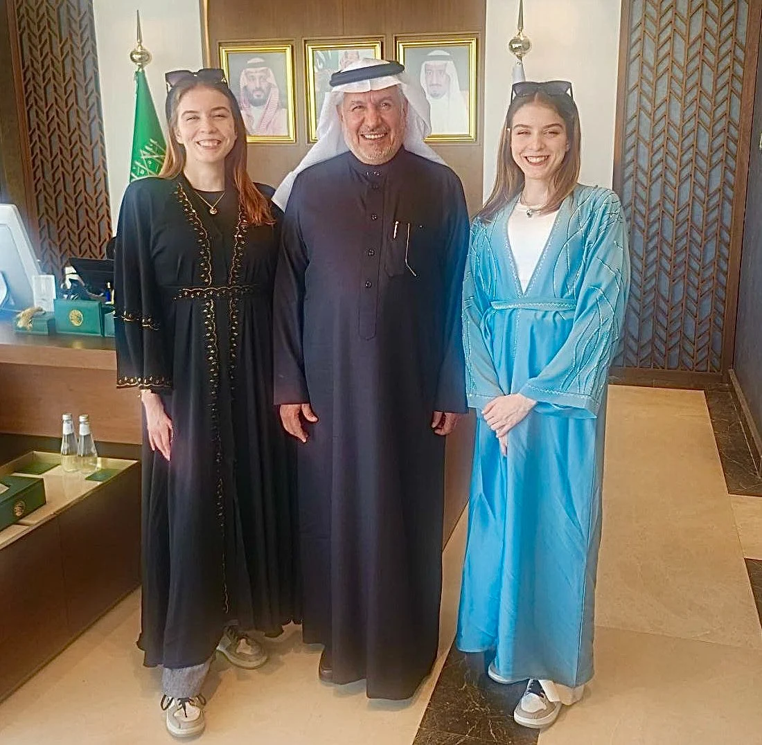 41552c37 ca51 43fd 9700 bc5a494a3208