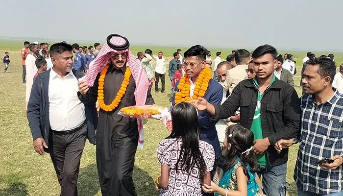 Expatriate returns to his village by helicopter with Saudi sponsor