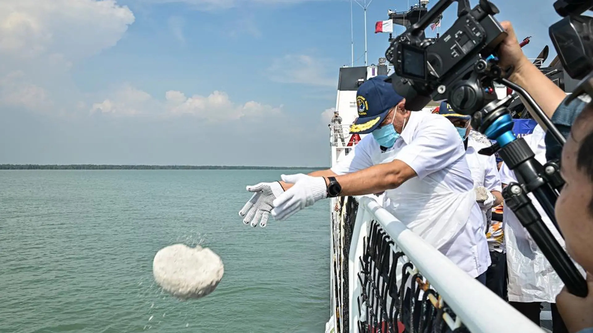 751a20d193d0c64c895cab0527719d48c93f554bb1f6d438 (1)