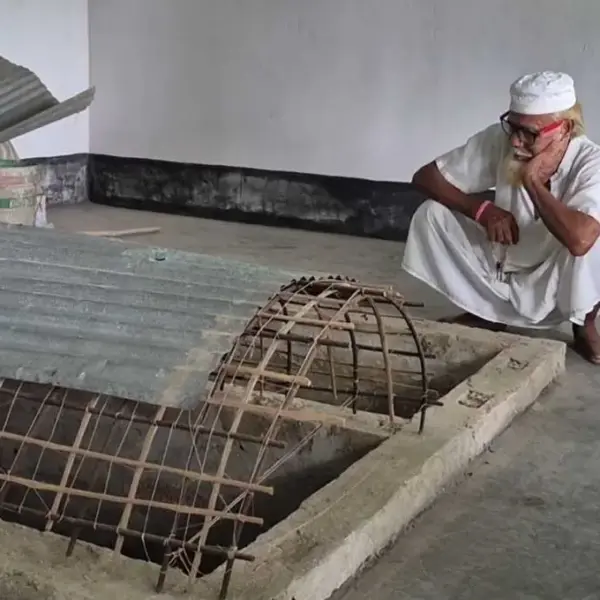 বেঁচে থাকতেই কবর sd